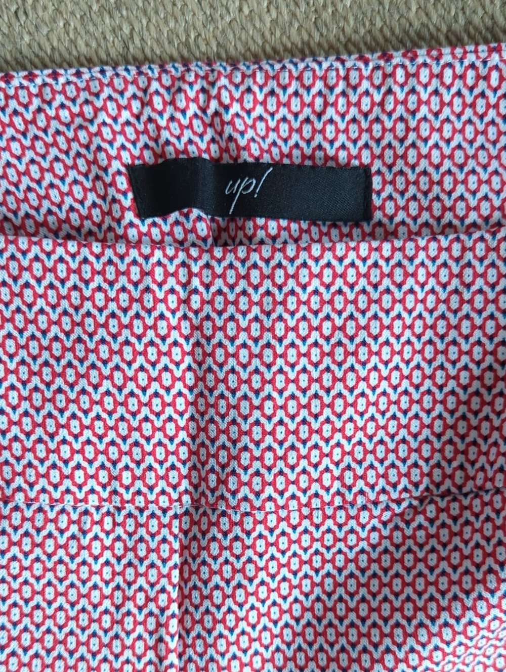 Up! Pull On Stretch Pant Ankle Red White Tummy Control M-L Pattern Golf *flaw
